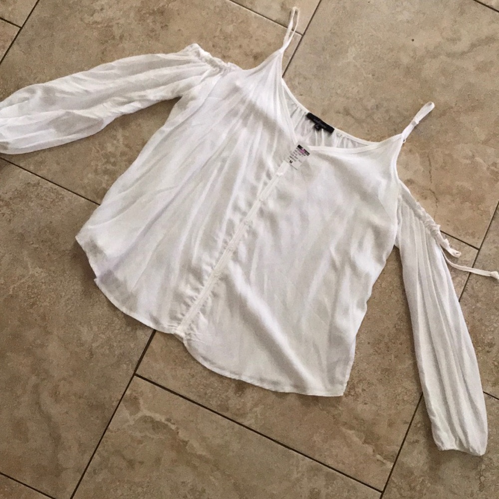 Cold Shoulder Top NEW - Picture 2 of 4